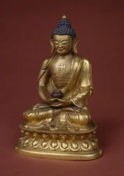 Boeddha Amitayus zittend in meditatie met de vaas van nectar (amrta) in zijn schoot